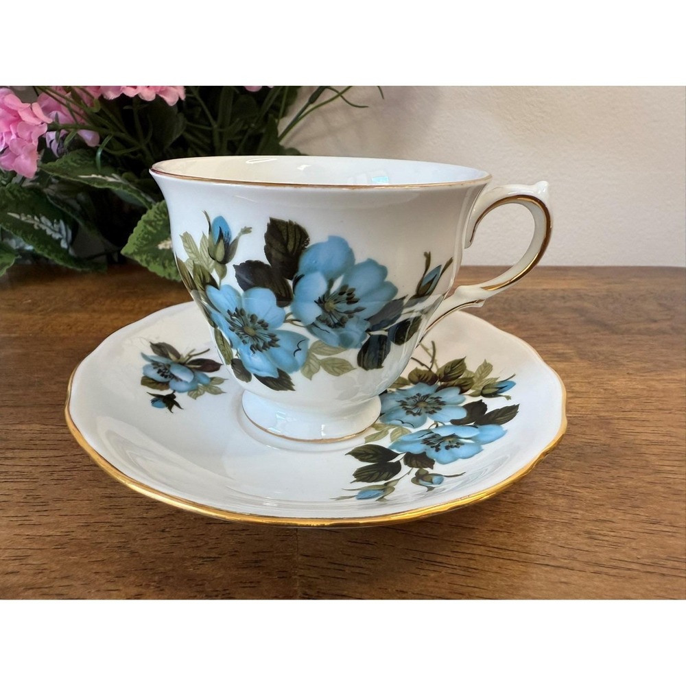 Royal Vale Blue Pansy Vintage Teacup Saucer‎ Set Bone China England Floral Tea